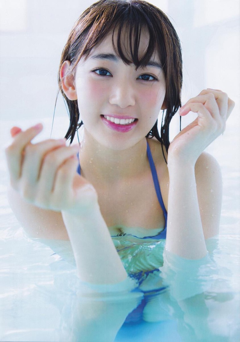 【宮脇咲良グラビア画像】透明感のある美肌がキレイな美少女系AKB48アイドルのエッチなビキニ姿 22
