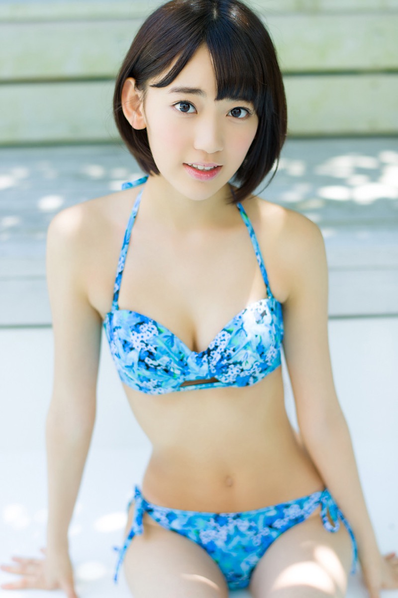 【宮脇咲良グラビア画像】透明感のある美肌がキレイな美少女系AKB48アイドルのエッチなビキニ姿 39