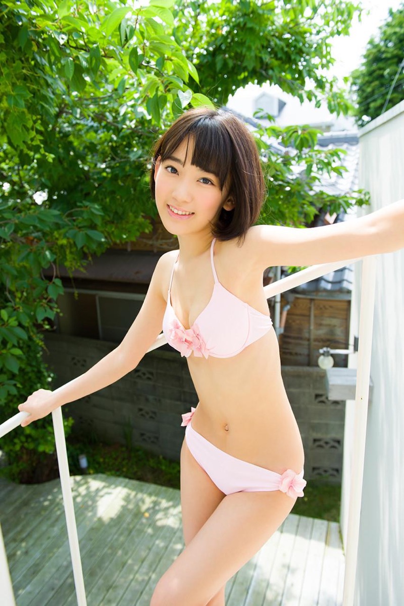 【宮脇咲良グラビア画像】透明感のある美肌がキレイな美少女系AKB48アイドルのエッチなビキニ姿 41