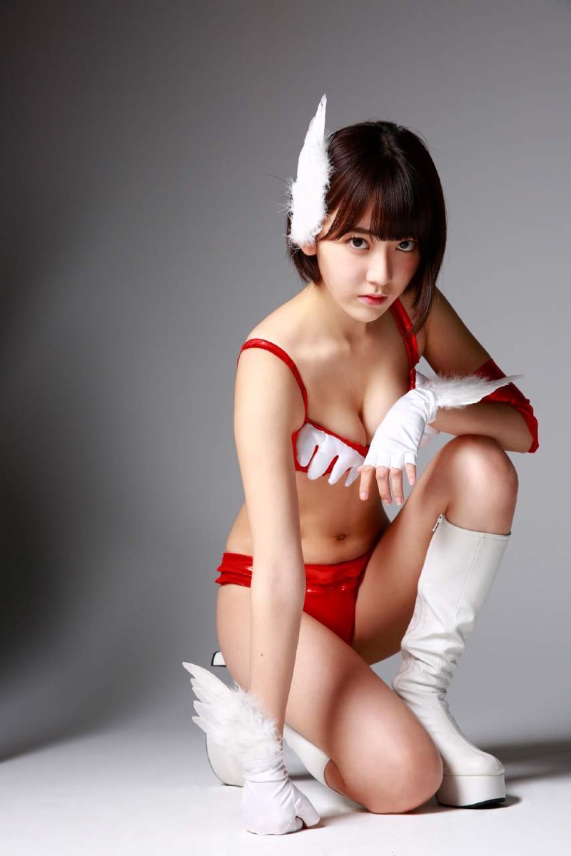 【宮脇咲良グラビア画像】透明感のある美肌がキレイな美少女系AKB48アイドルのエッチなビキニ姿 43