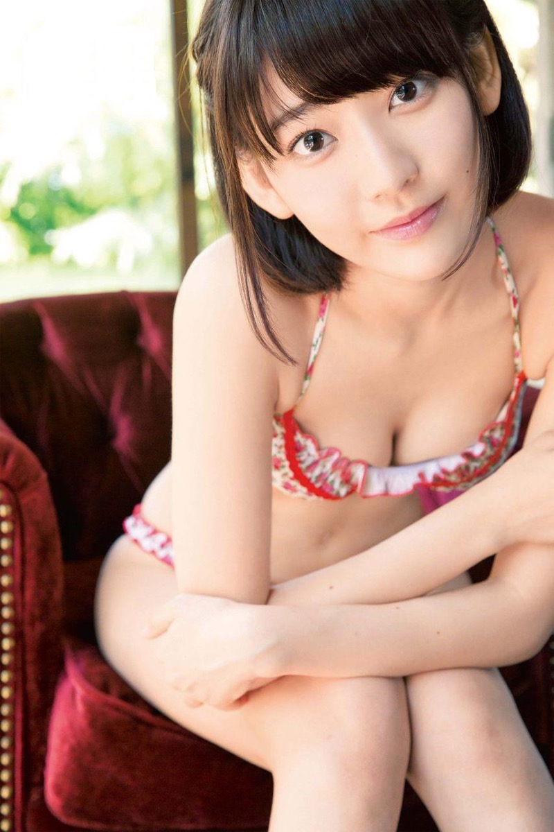 【宮脇咲良グラビア画像】透明感のある美肌がキレイな美少女系AKB48アイドルのエッチなビキニ姿 44