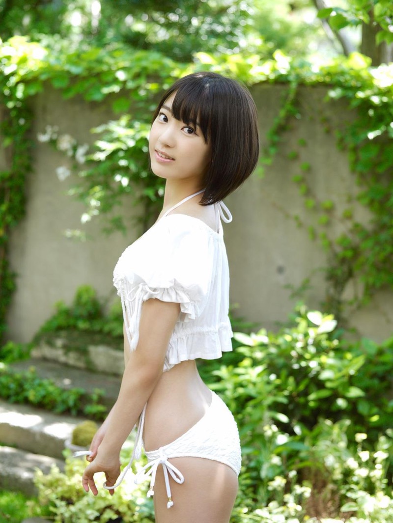 【宮脇咲良グラビア画像】透明感のある美肌がキレイな美少女系AKB48アイドルのエッチなビキニ姿 65