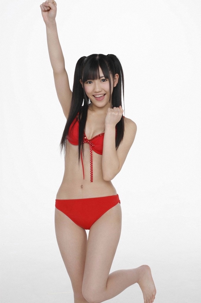 【渡辺麻友グラビア画像】笑顔が可愛いAKB48アイドルまゆゆのちょっとエッチなビキニ姿でヌキたい！ 13