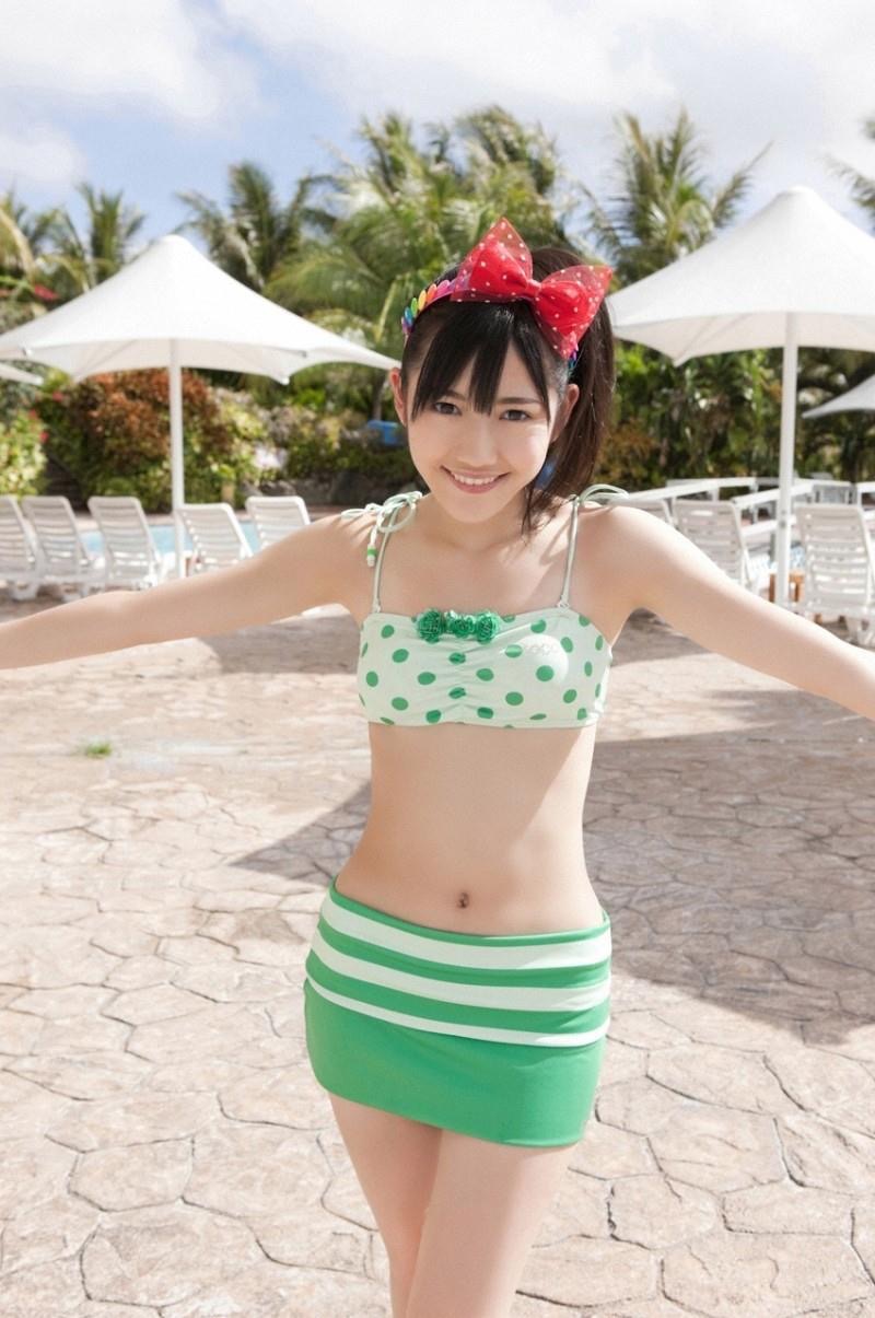 【渡辺麻友グラビア画像】笑顔が可愛いAKB48アイドルまゆゆのちょっとエッチなビキニ姿でヌキたい！ 31