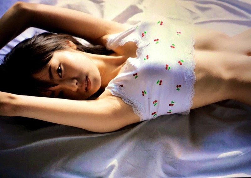 【今泉佑唯エロ画像】アイドルグループ欅坂46で一期生を務めた美少女の健康的なグラビア画像