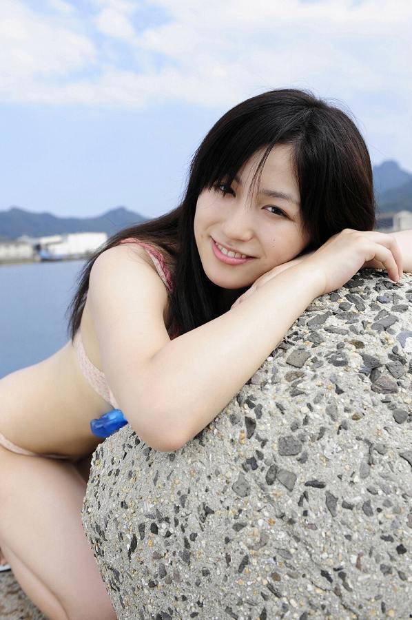 【平田薫グラビア画像】専属モデル出身の美人女優が魅せる可愛くてちょっとだけセクシーなビキニ水着姿 41