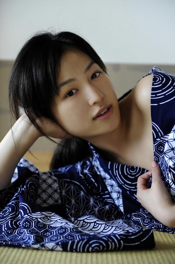 【平田薫グラビア画像】専属モデル出身の美人女優が魅せる可愛くてちょっとだけセクシーなビキニ水着姿 61