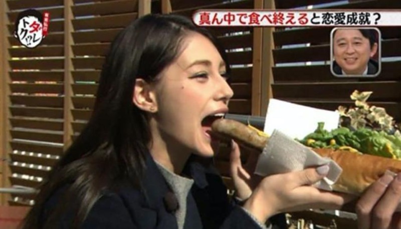 【放送事故フェラ画像】明らかにチンポをしゃぶってる事を妄想しながら食レポしてる女子アナｗｗｗｗ 17