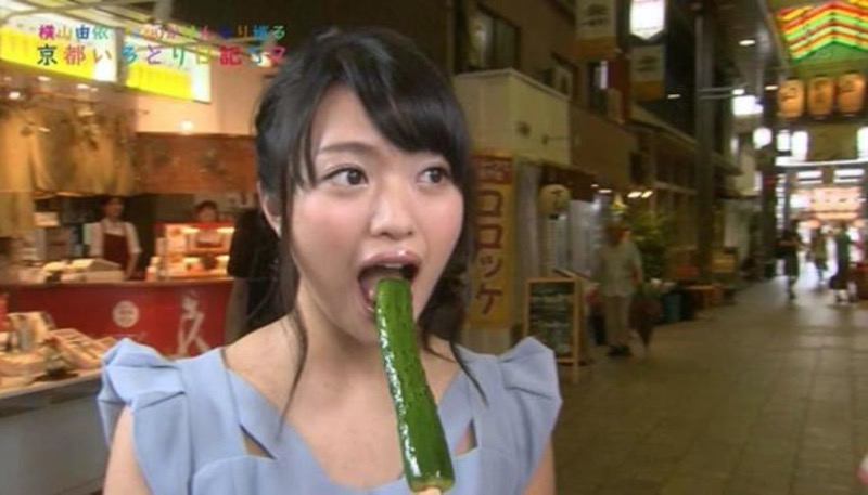 【放送事故フェラ画像】明らかにチンポをしゃぶってる事を妄想しながら食レポしてる女子アナｗｗｗｗ 24