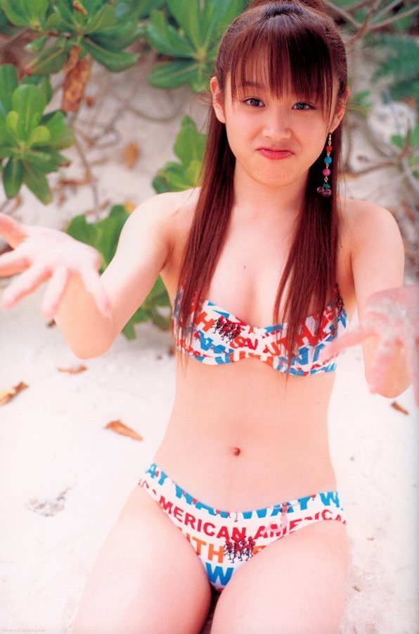 【高橋愛グラビア画像】元ハロプロアイドルが現役時代に撮りまくった初々しくてちょっとエッチな水着姿 12