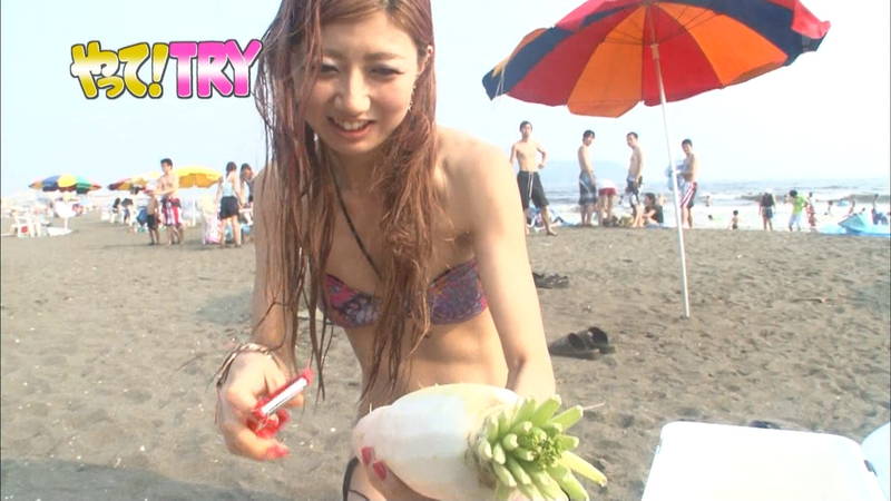 【素人キャプ画像】関東のビーチでパーリー状態になっている素人達のビキニ姿ｗｗｗ 25