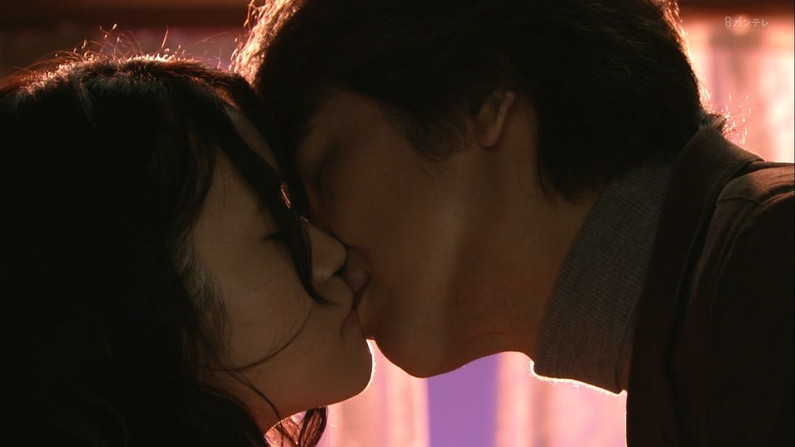 【キスキャプ画像】こんなキス顔見たりキスされたりしたら思わずテレビ越しでもドキドキしちゃうぞｗｗ 04