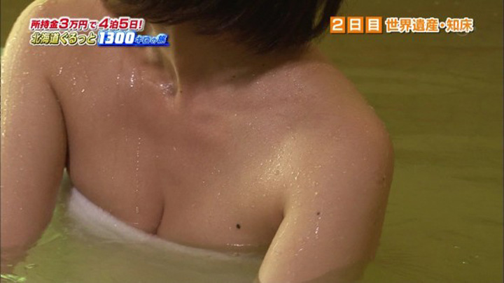 【温泉キャプ画像】タレント達が乳首ギリギリの所でバスタオル巻いてる温泉レポｗ 01