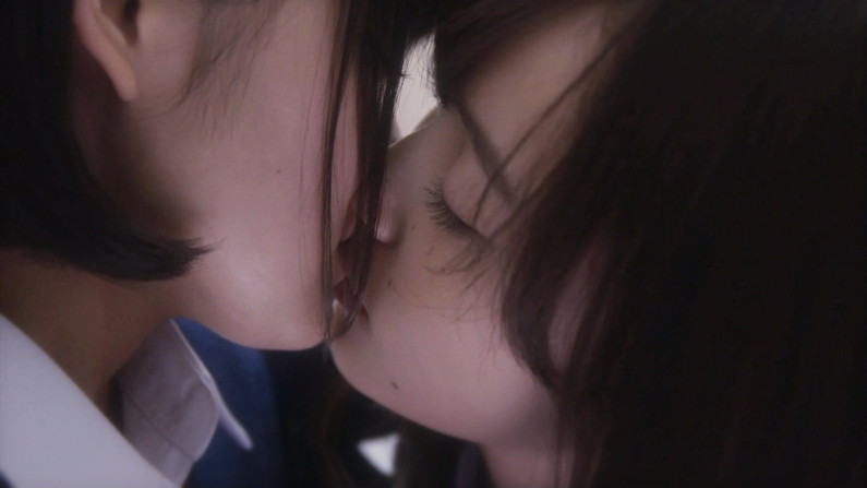 【キス顔キャプ画像】美女のキス顔やキスシーンってすごい興奮しないか？ｗ 08