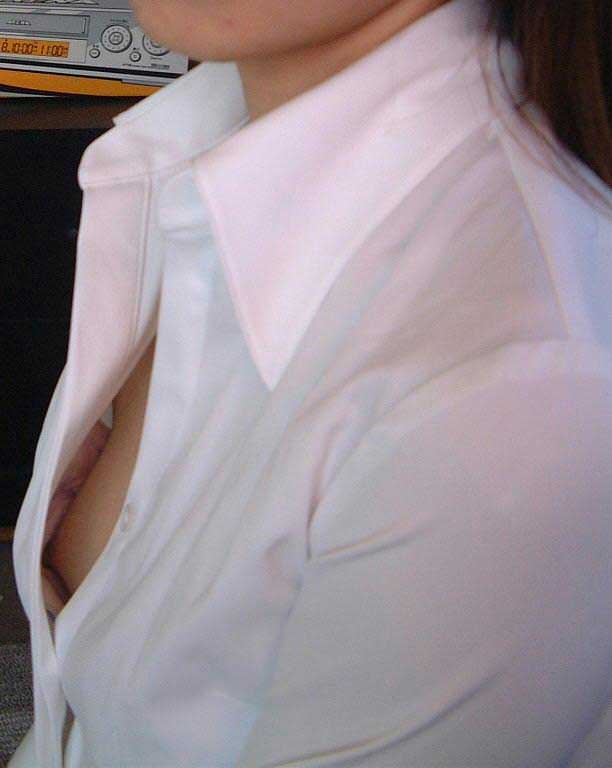 【素人ポロリ画像】街中でブラジャー遅けてても乳首見えてる女多すぎだろｗｗ 08