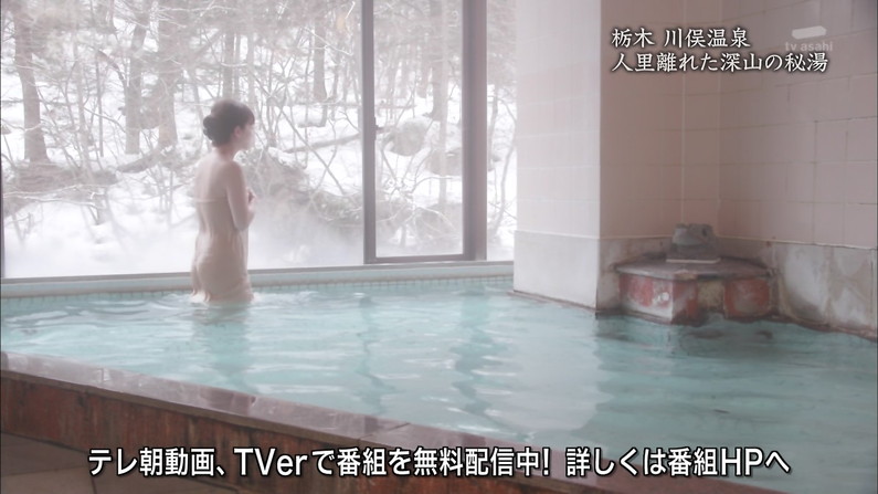 【温泉キャプ画像】テレビに映る美女達の入浴シーンがハミ乳し過ぎてエロｗｗ 08